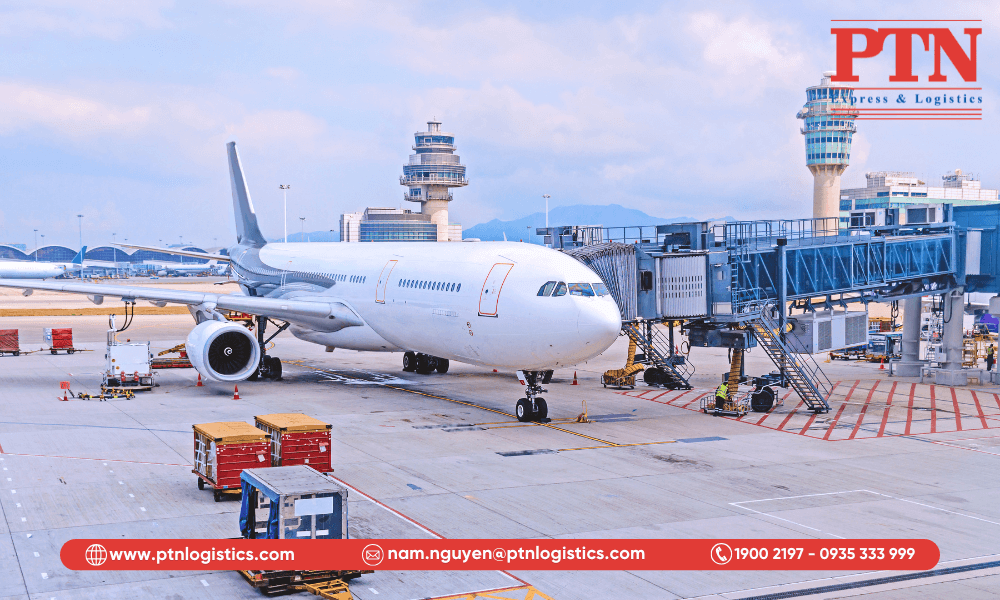 Chở hàng dưới dụng máy bay khách