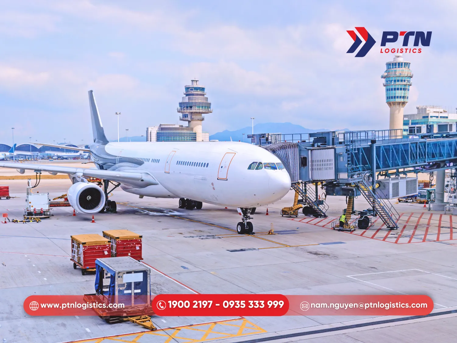 Chở hàng hóa dưới bụng máy bay khách