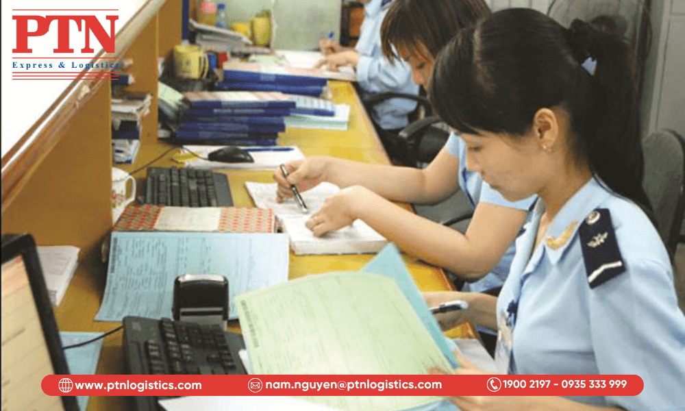 Cơ quan hải quan kiểm tra hồ sơ