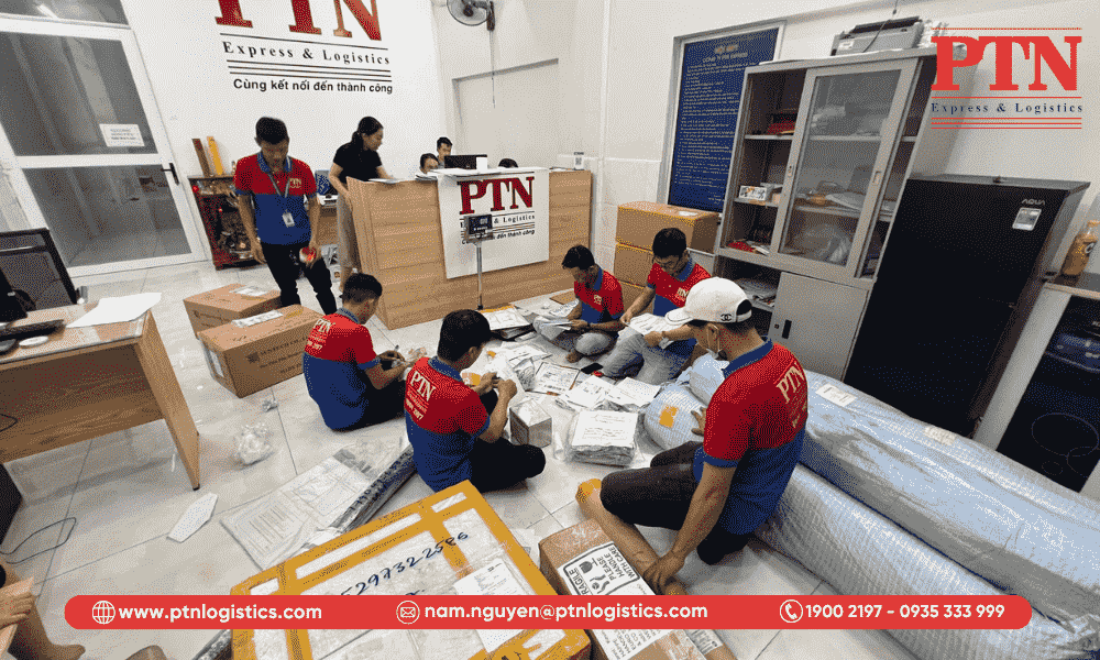 Đội ngũ nhân viên chuyên nghiệp của PTN Logistics