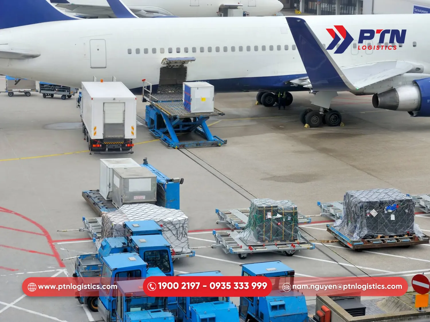 Nhận hàng hóa tại sân bay