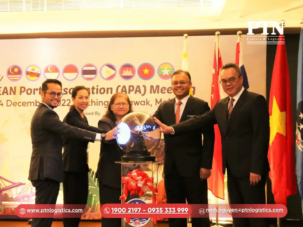 Đại diện Hiệp hội cảng biển Việt Nam tham gia hội nghị