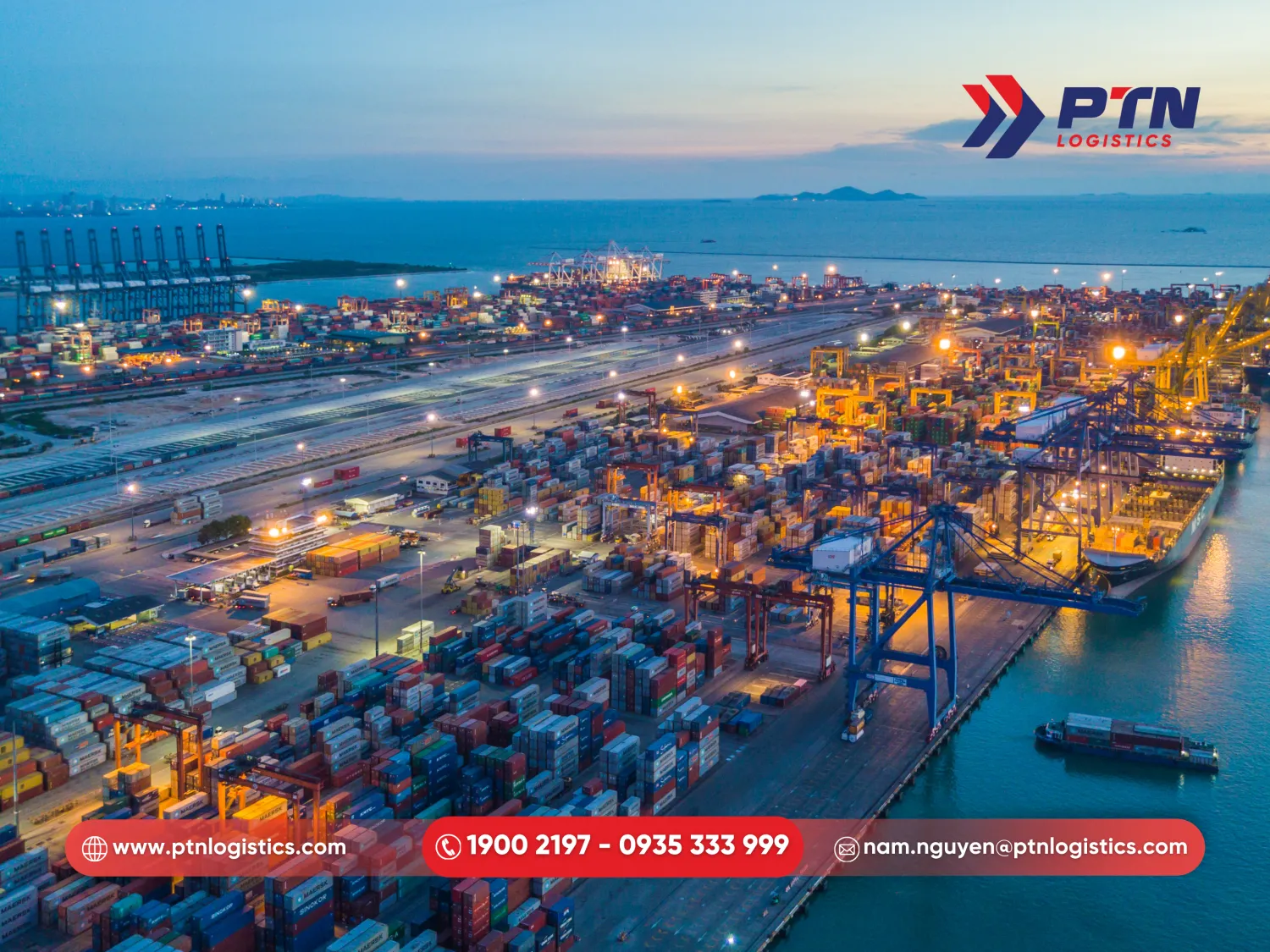 Phí ở tại cảng xếp hàng