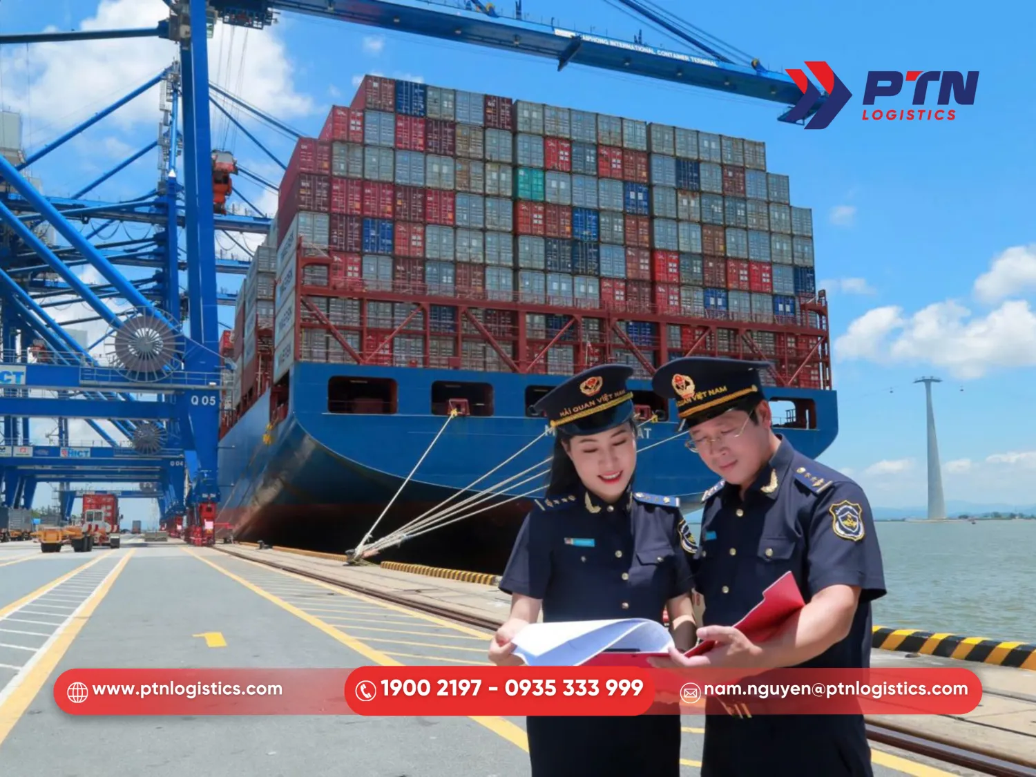 Thực hiện các thủ tục hải quan ở cảng