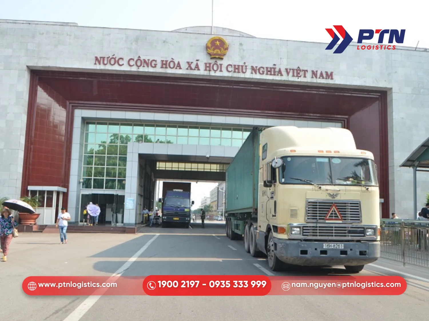 Tiến hành vận chuyển hàng hóa nội địa Việt Nam