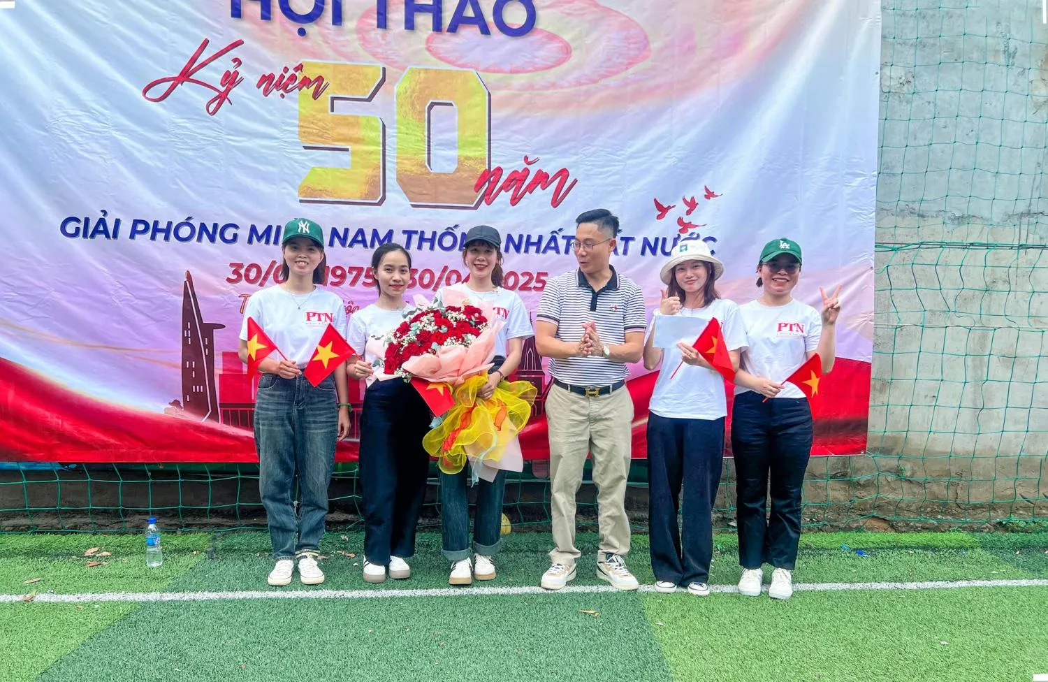Trao thưởng cho các đội xuất sắc
