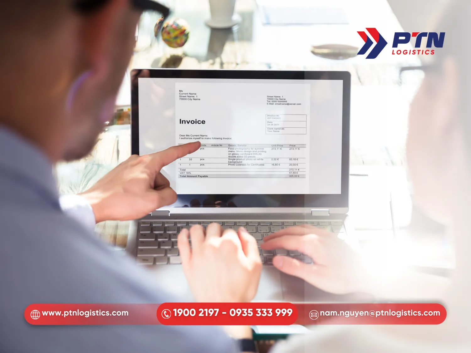 Cần phải có hóa đơn thương mại khi gửi hàng