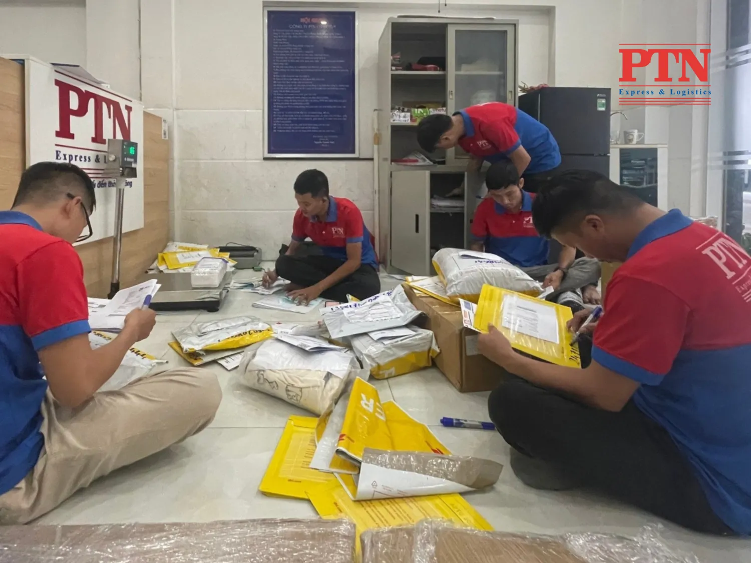 Dịch vụ gửi giấy tờ đi Mỹ tại PTN