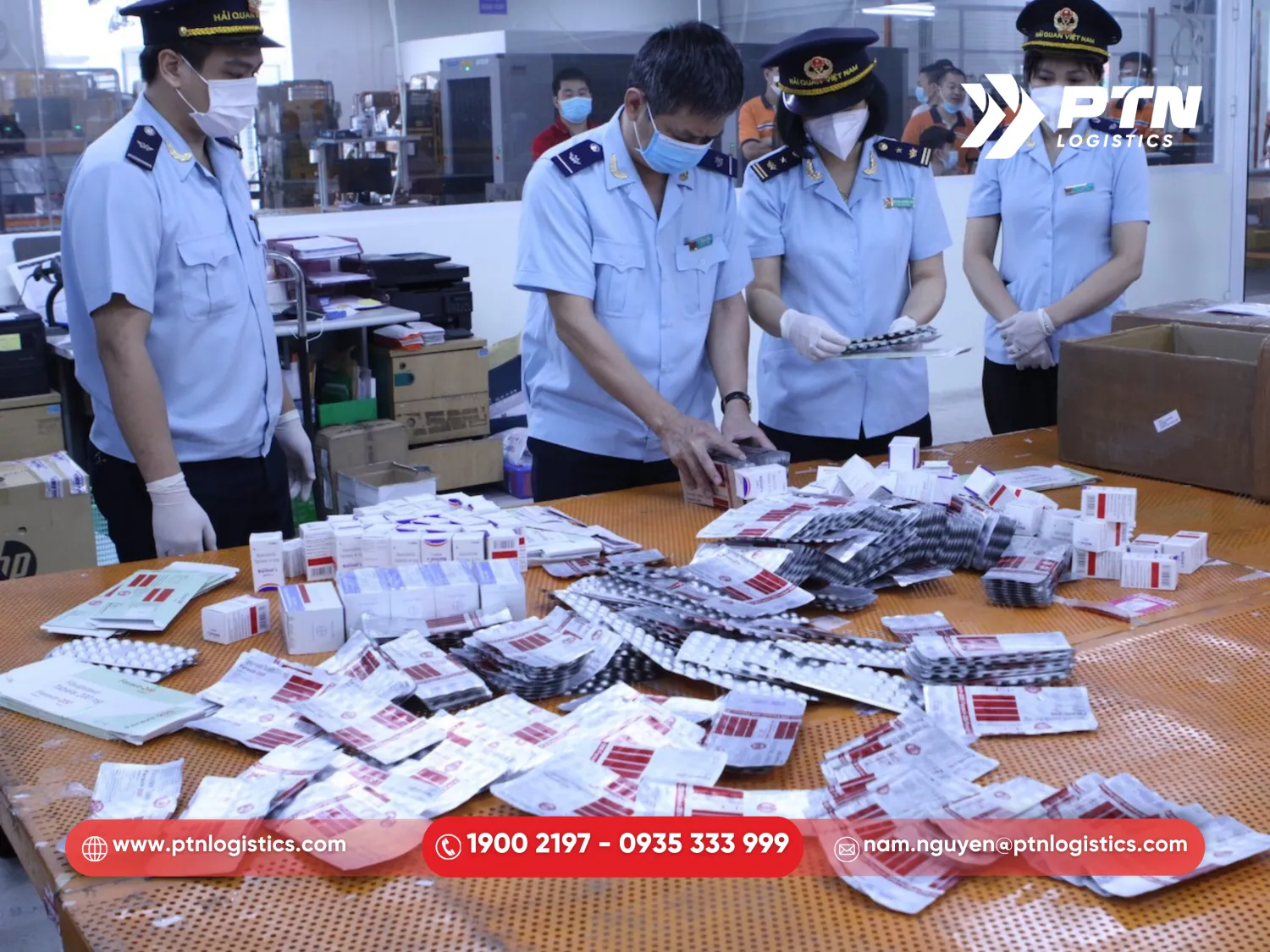 Gửi hàng mẫu rất dễ bị hải quan giữ lại