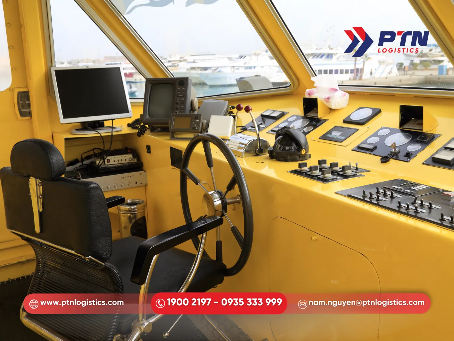 Khu vực buồng lái và cabin trên tàu