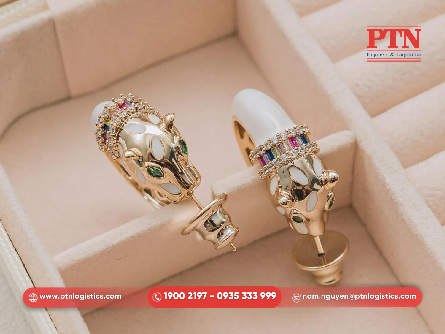 Sử dụng hộp lót nhung/xốp mềm cho trang sức