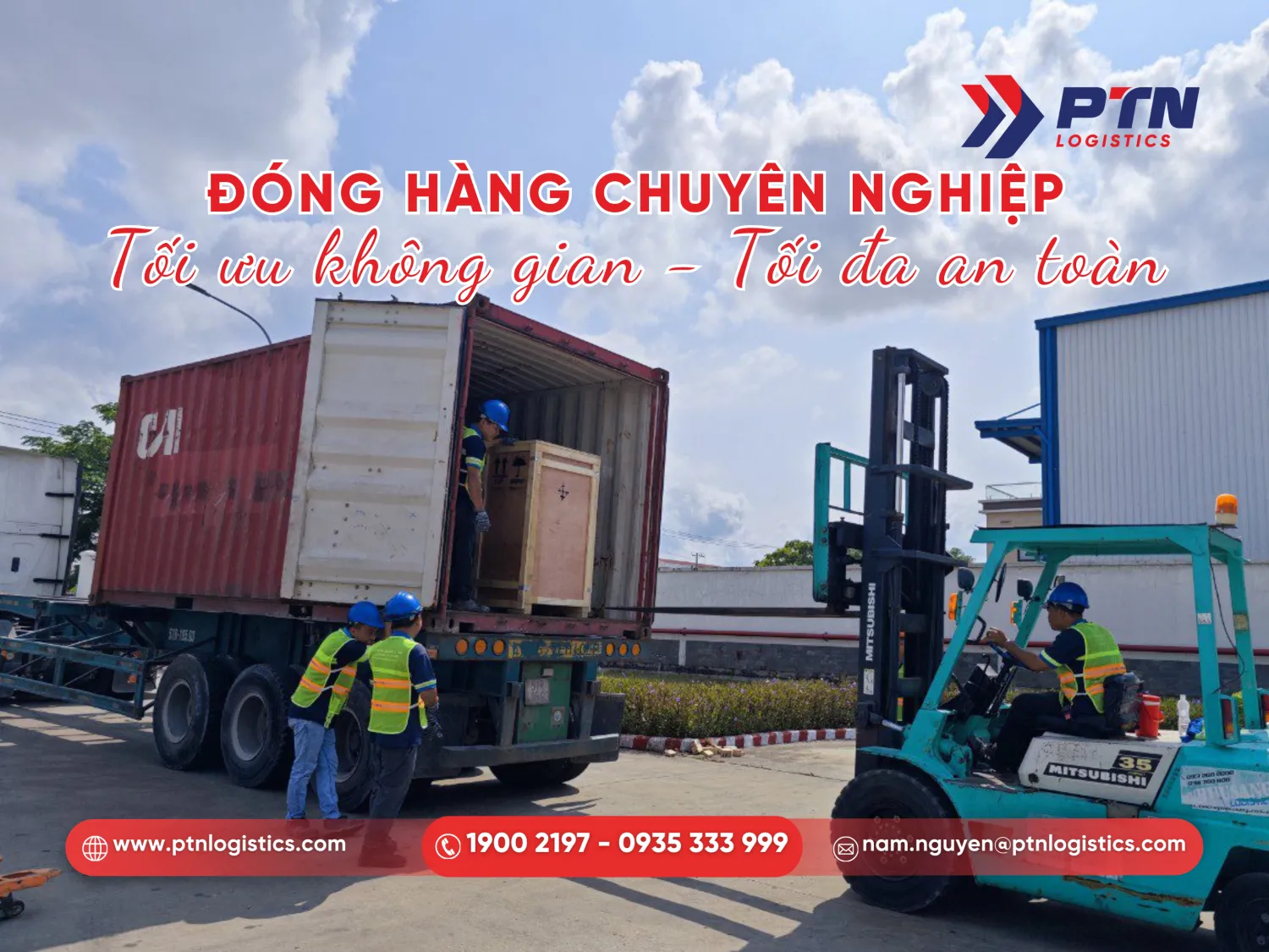 Thực hiện đóng hàng vào container