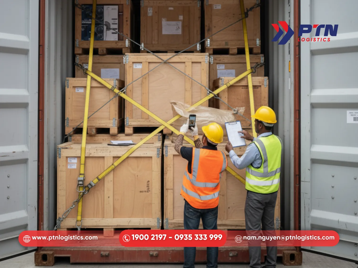 Tiến hành chụp ảnh hiện trường đóng hàng