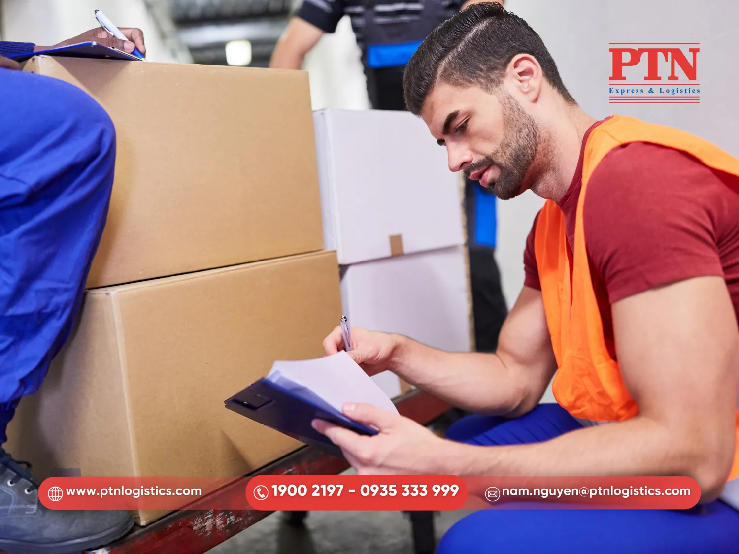 Tiến hành nhận hàng và kiểm tra