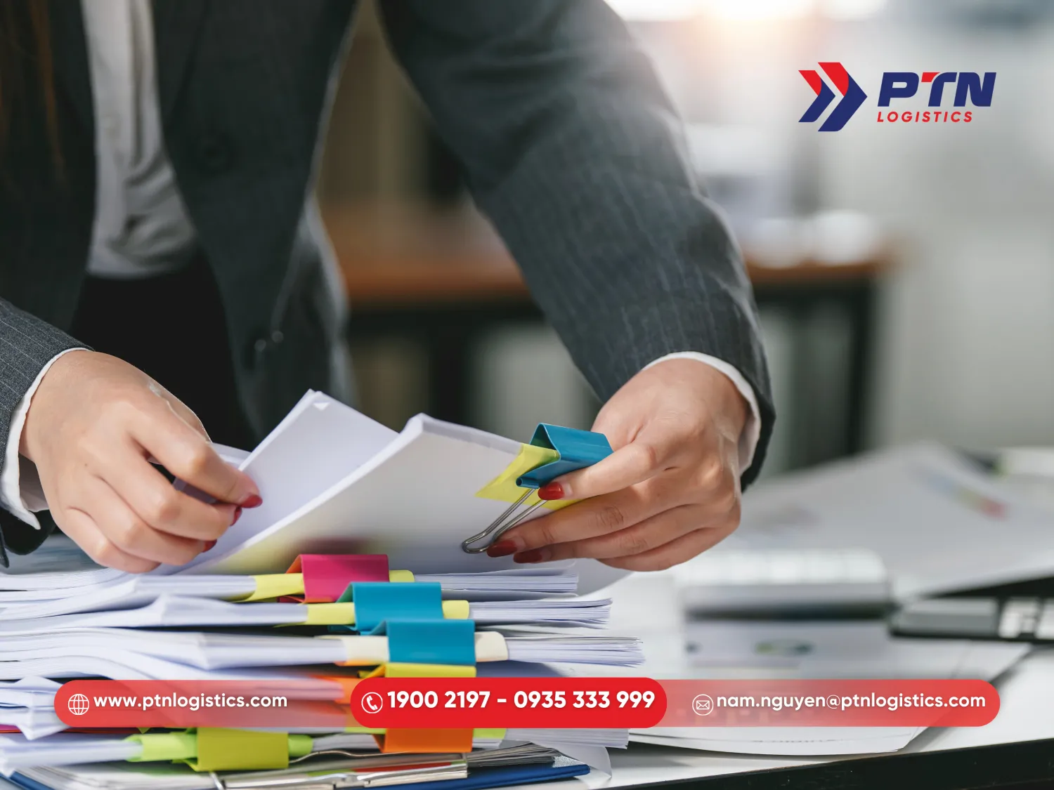 Chuẩn bị chứng từ đầy đủ bao gồm báo đơn, khai giá trị thật