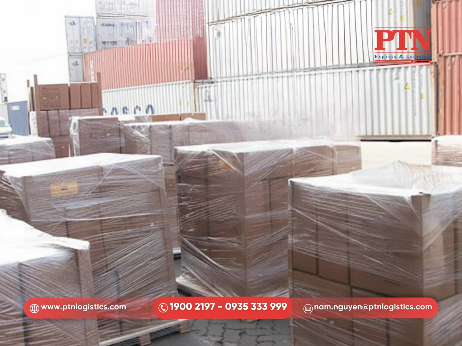 Gom hàng và đóng container tại kho