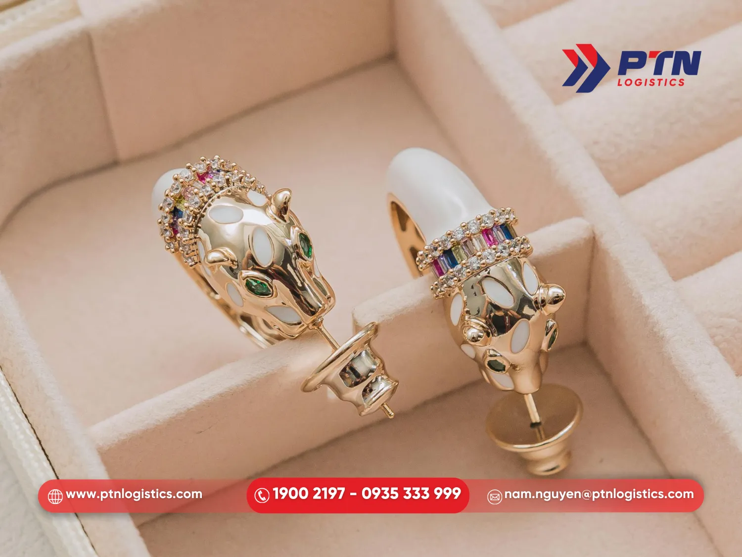 Sử dụng hộp lót nhung, xốp mềm cho hàng trang sức