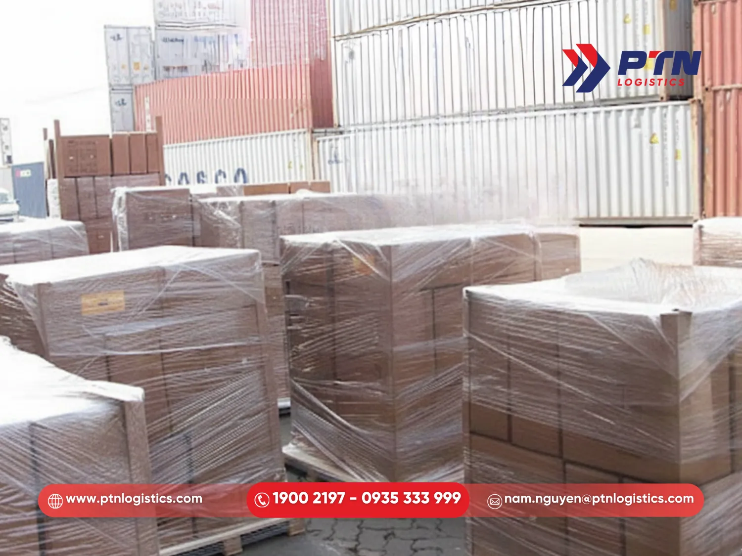 Tiến hành gom hàng và đóng container tại kho