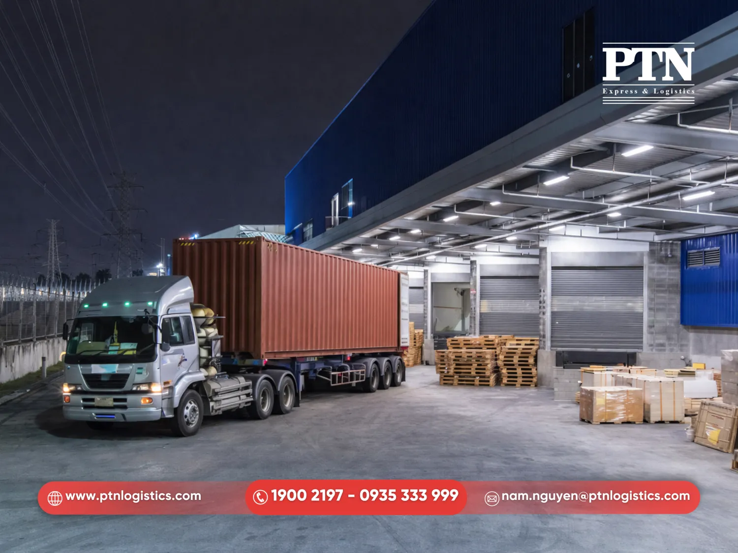 Kéo container tại kho