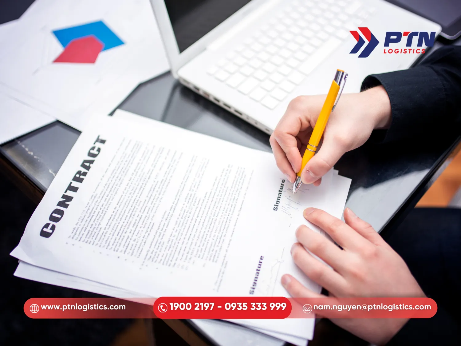 Ký hợp đồng vận chuyển hàng hóa