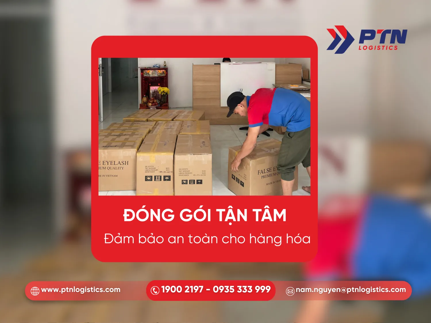 Thực hiện quy trình đóng gói hàng hóa