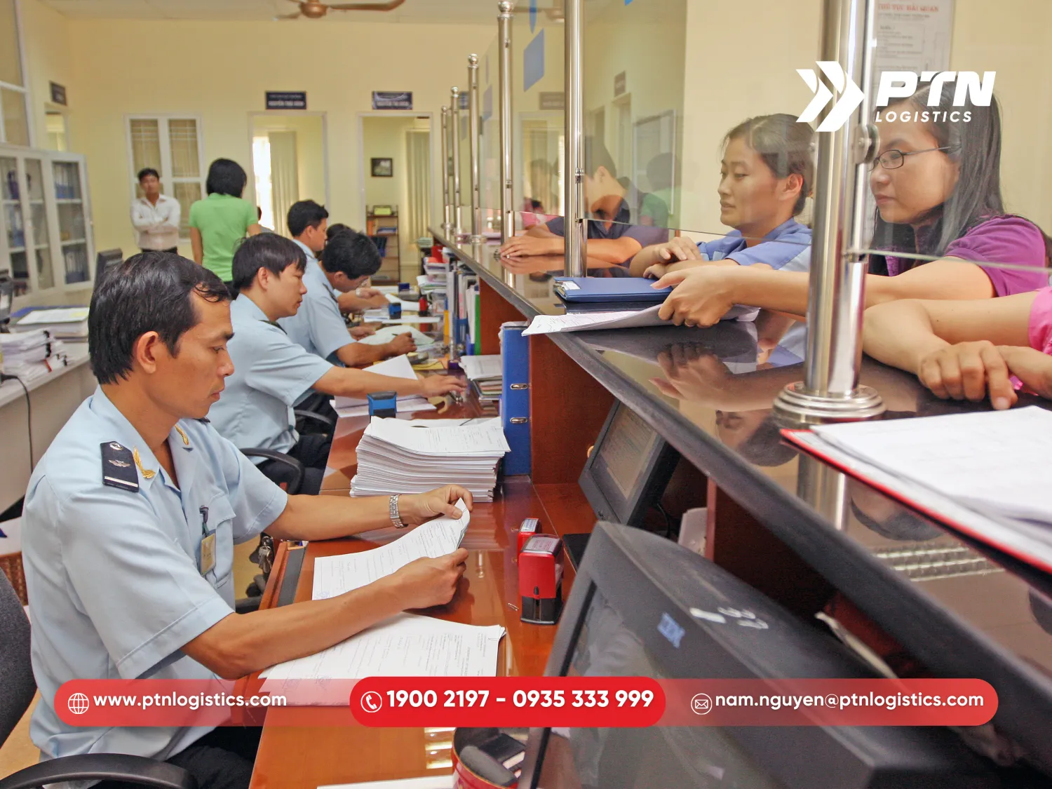 Thương vụ và cơ quan hải quan