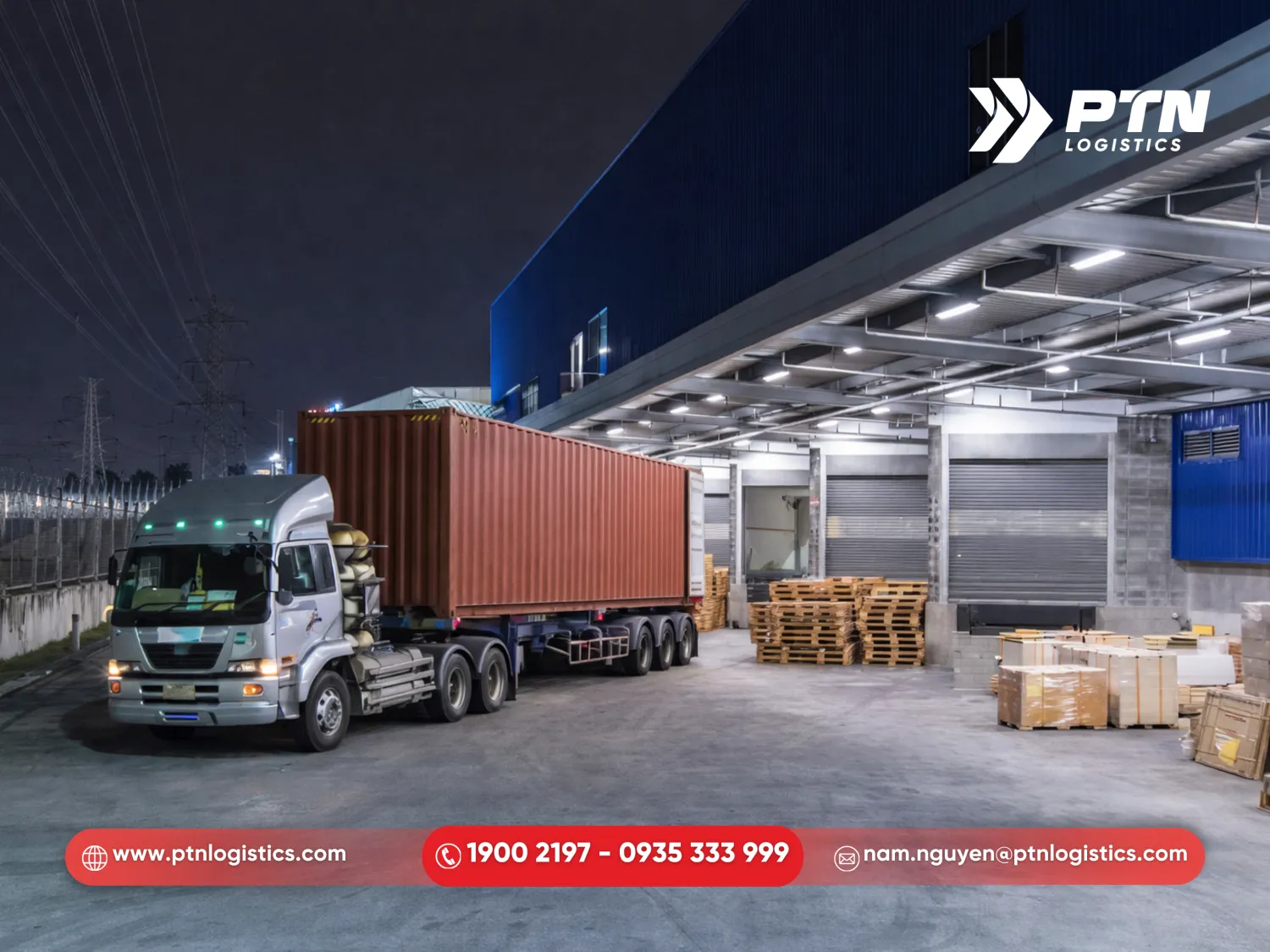 Tiến hành kéo container tại kho