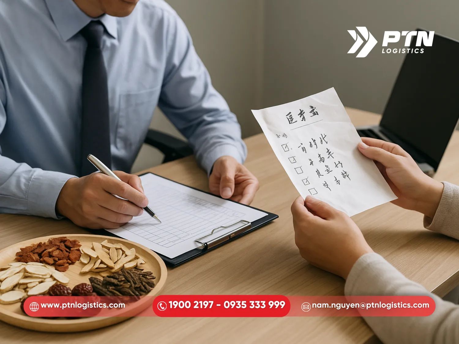 Tư vấn và kiểm tra danh mục thuốc cho khách hàng