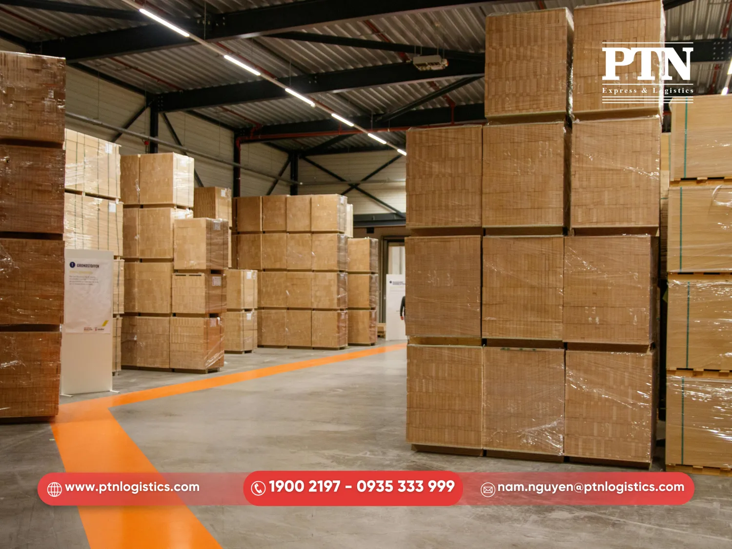 Hệ thống kho bãi rộng lớn cả 2 đầu