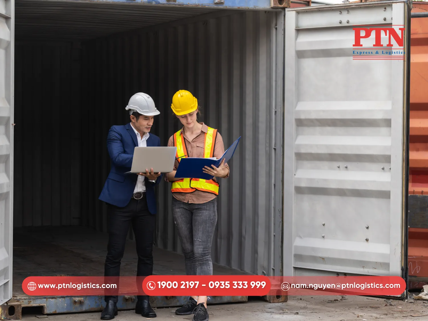 Hỗ trợ thủ tục hải quan và nâng hạ hàng hóa