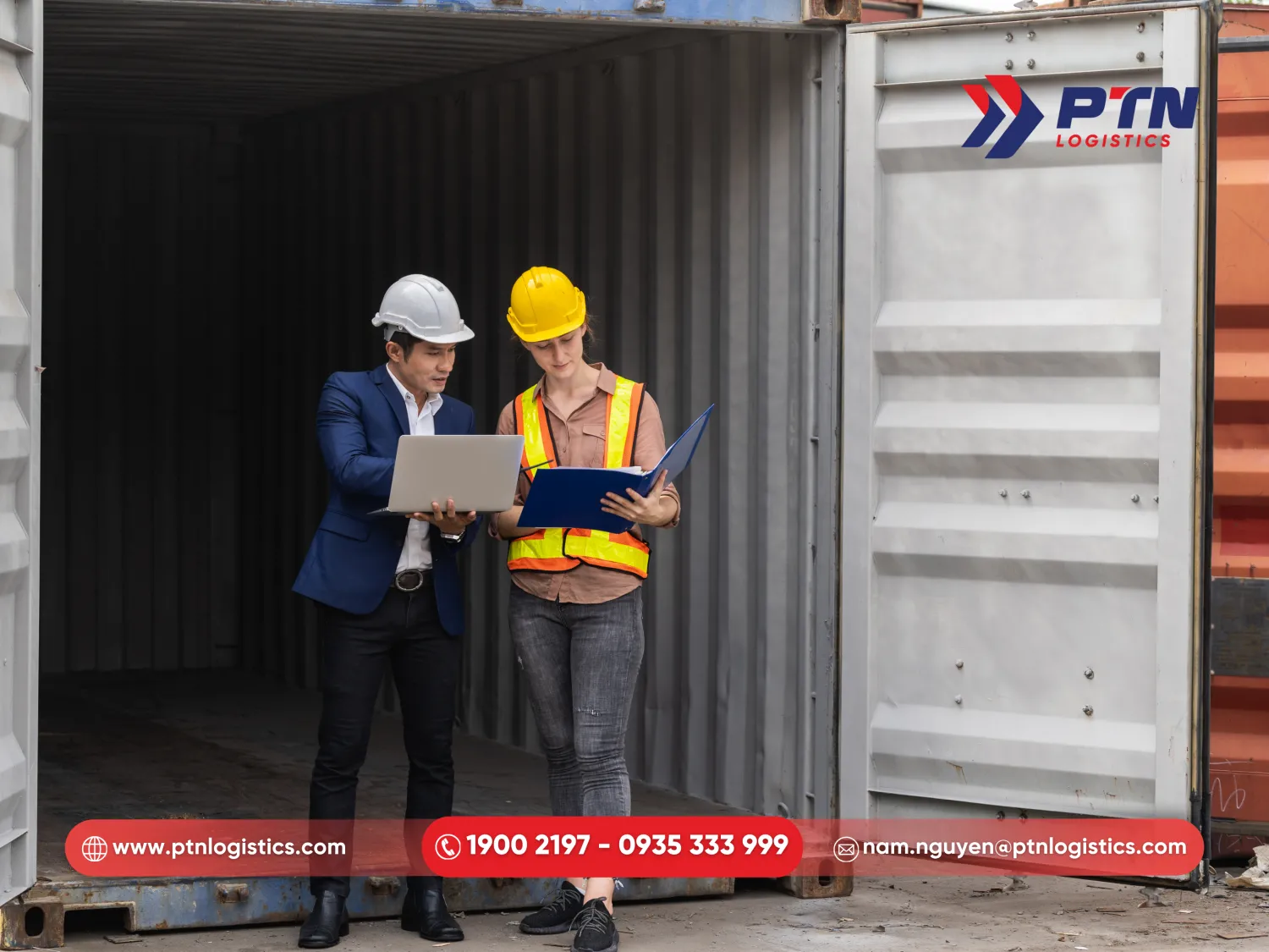 Hỗ trợ thủ tục hải quan và nâng hạ hàng