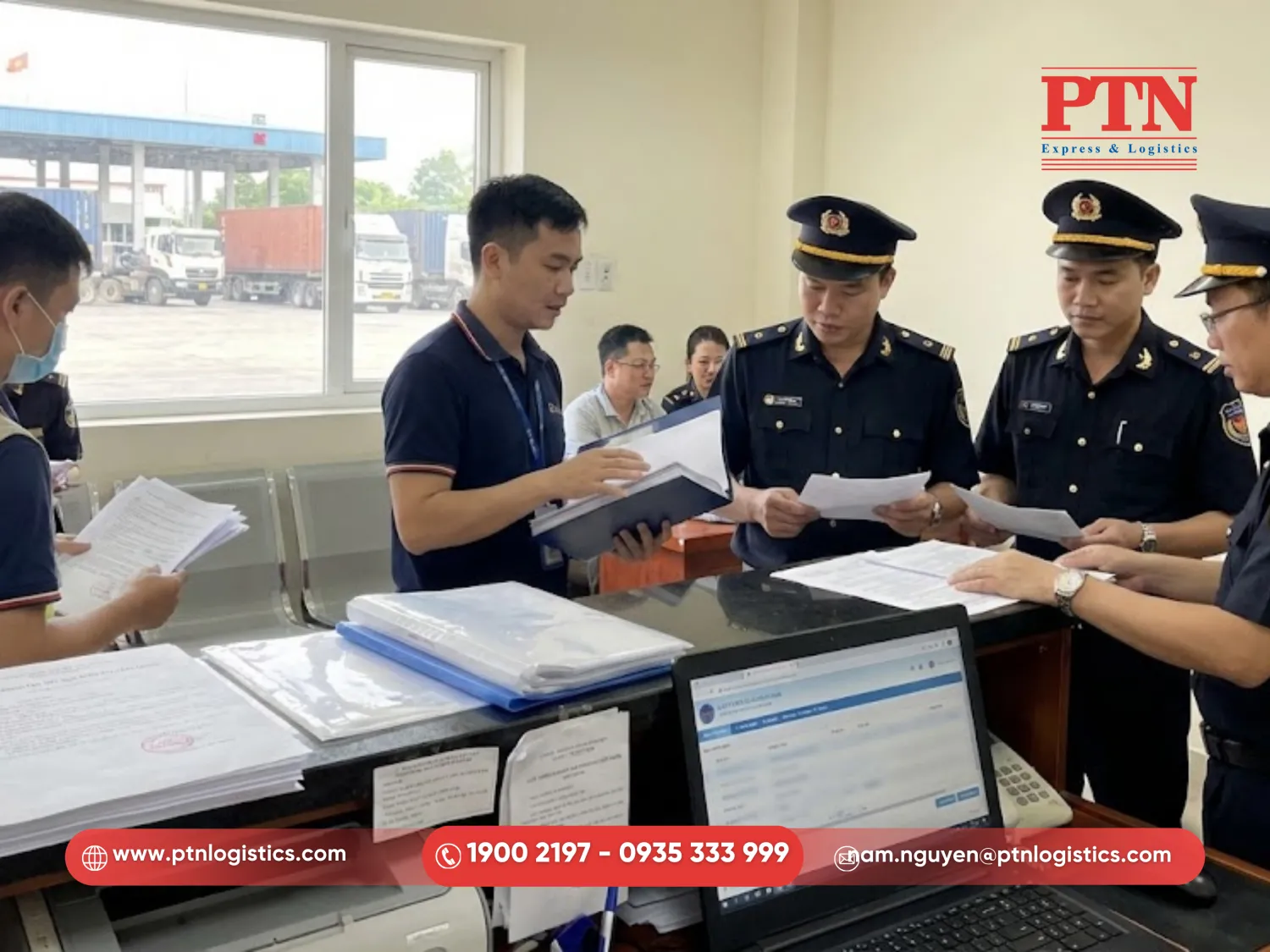 Làm thủ tục hải quan tại cửa khẩu