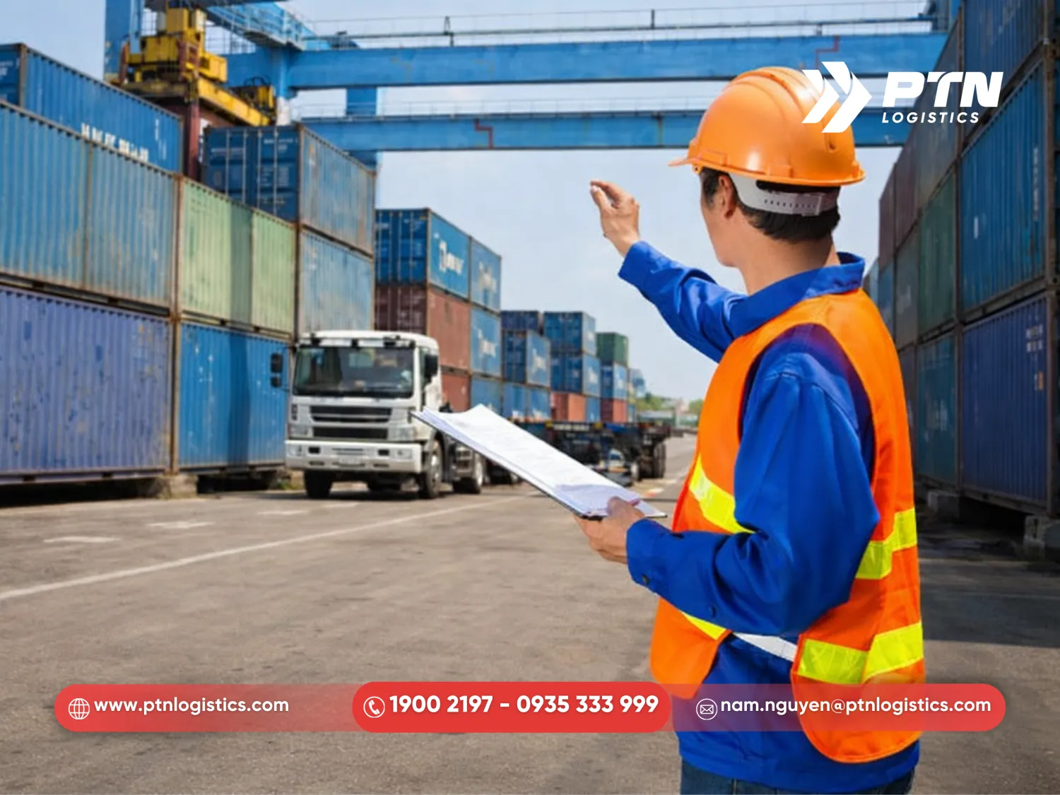 Thực hiện vận chuyển và thông quan hàng