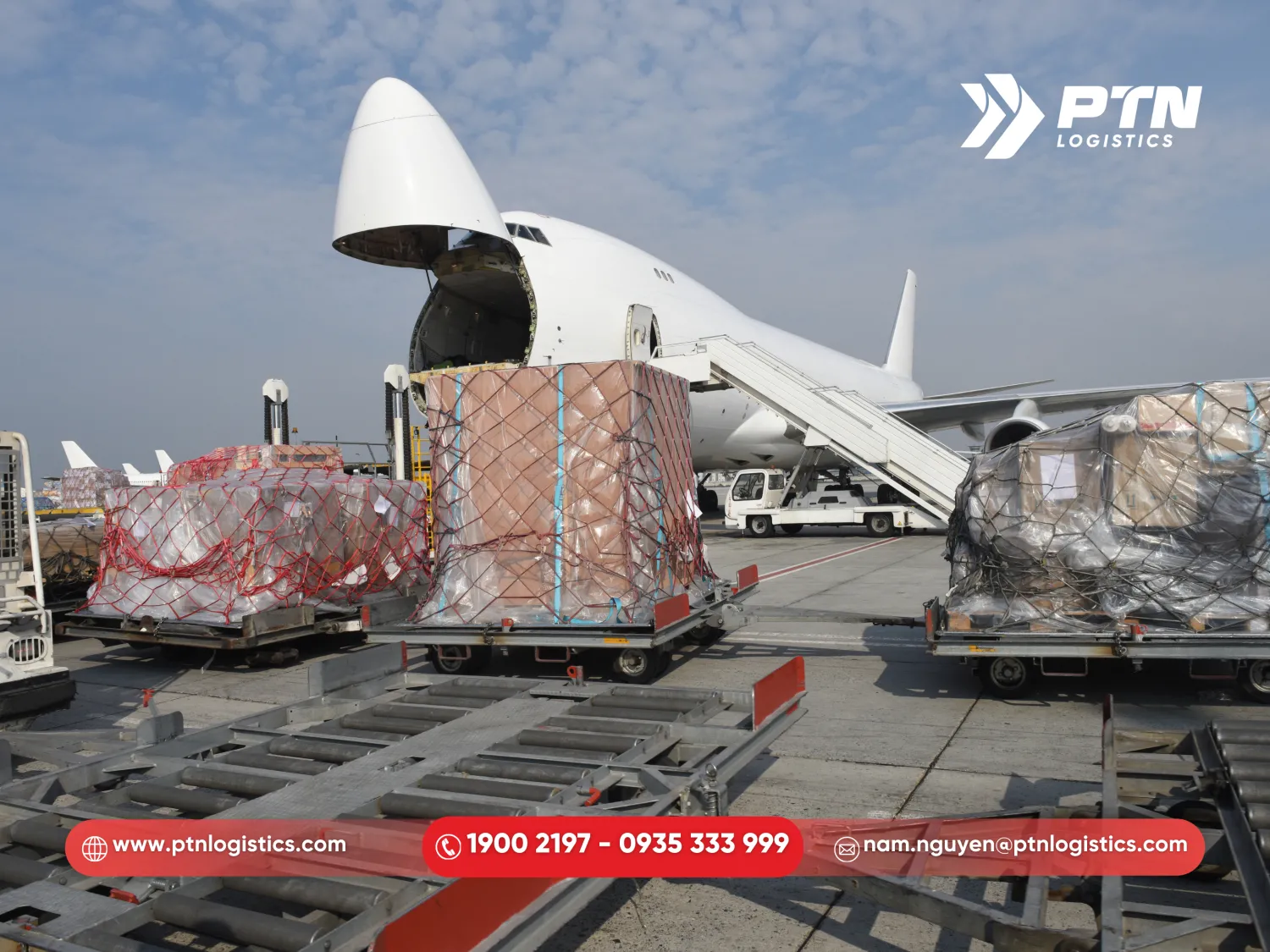 Vận chuyển bằng đường hàng không từ Hà Nội vào Sài Gòn