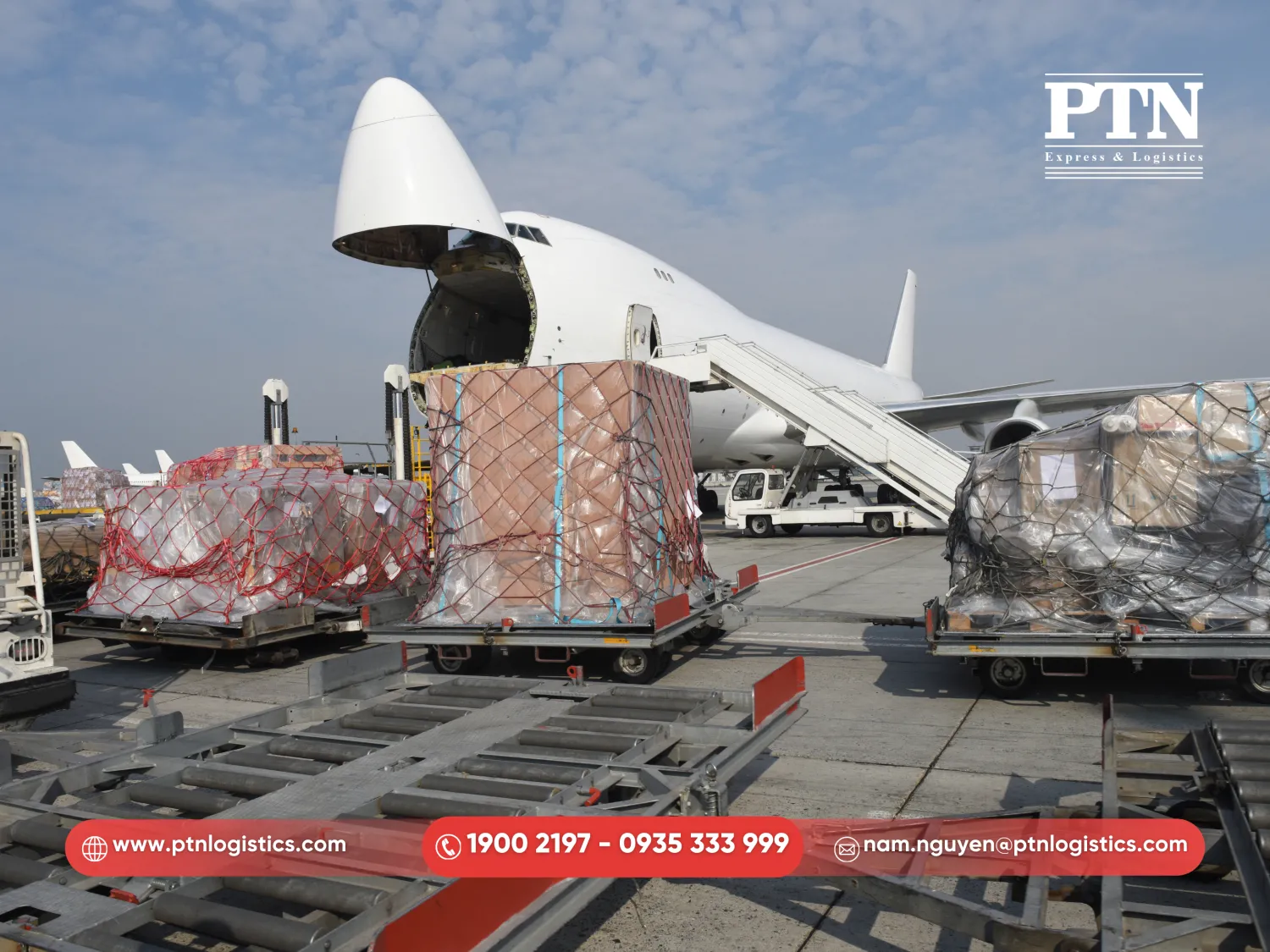 Vận chuyển đường hàng không từ Hà Nội vào Sài Gòn