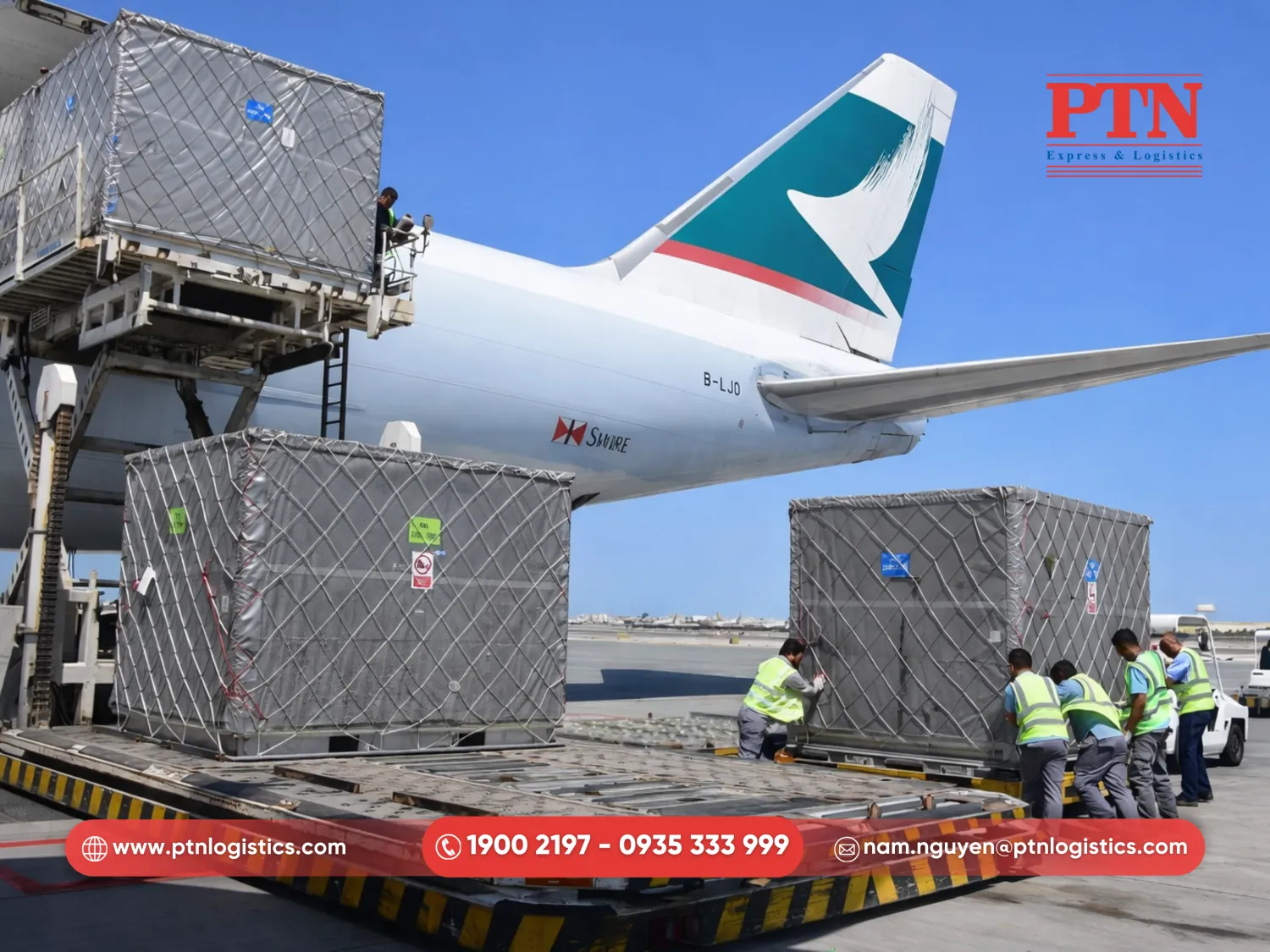 Bốc xếp hàng lên máy bay