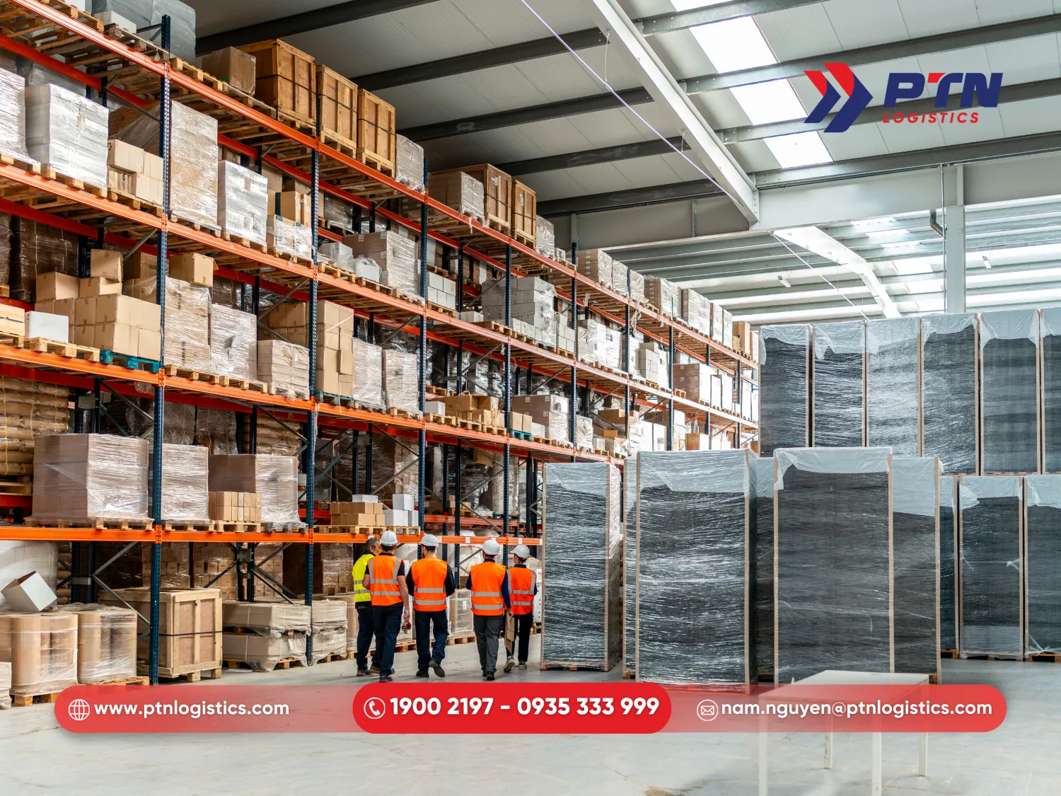 Nhận hàng tại kho Trung Quốc, kiểm đếm sơ bộ và thực hiện gia cố đóng gói