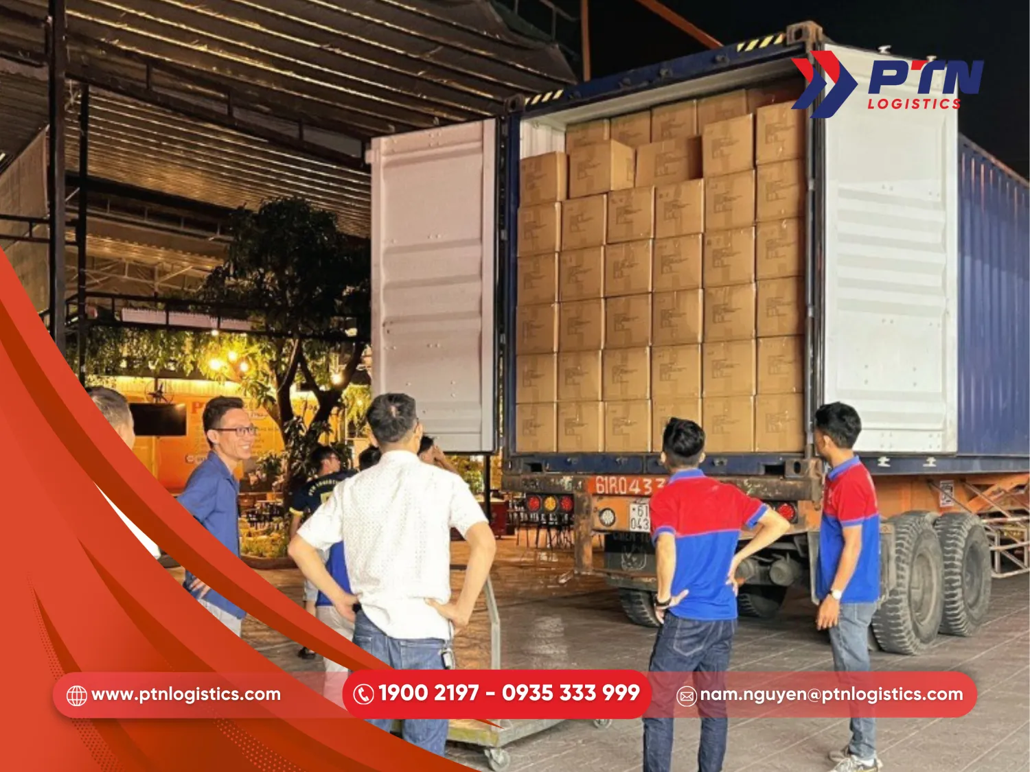 Thực hiện đóng hàng và niêm phong