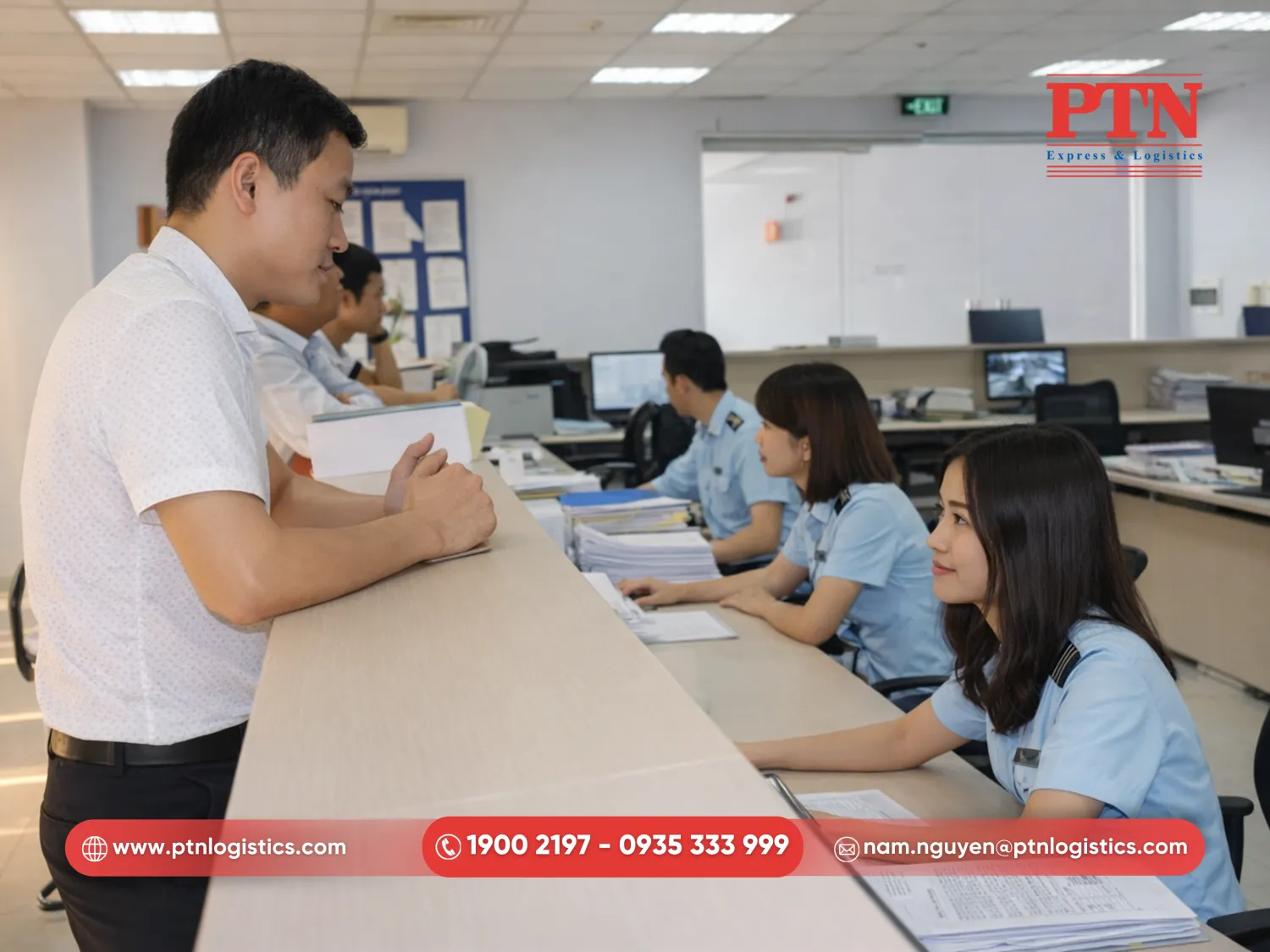 Thực hiện khai báo hải quan