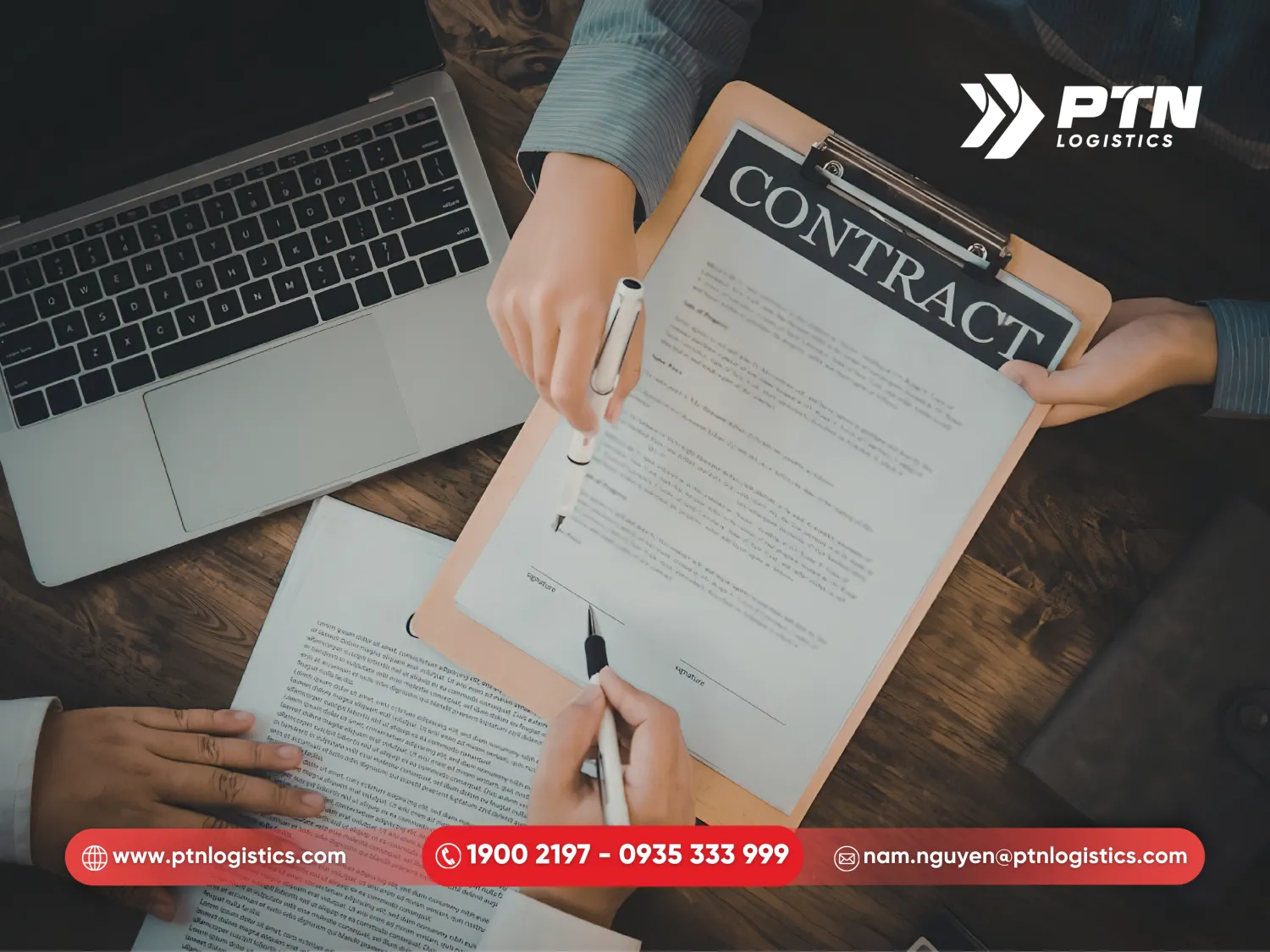 Ký kết hợp đồng và thu xếp phương tiện thiết bị để bốc xếp