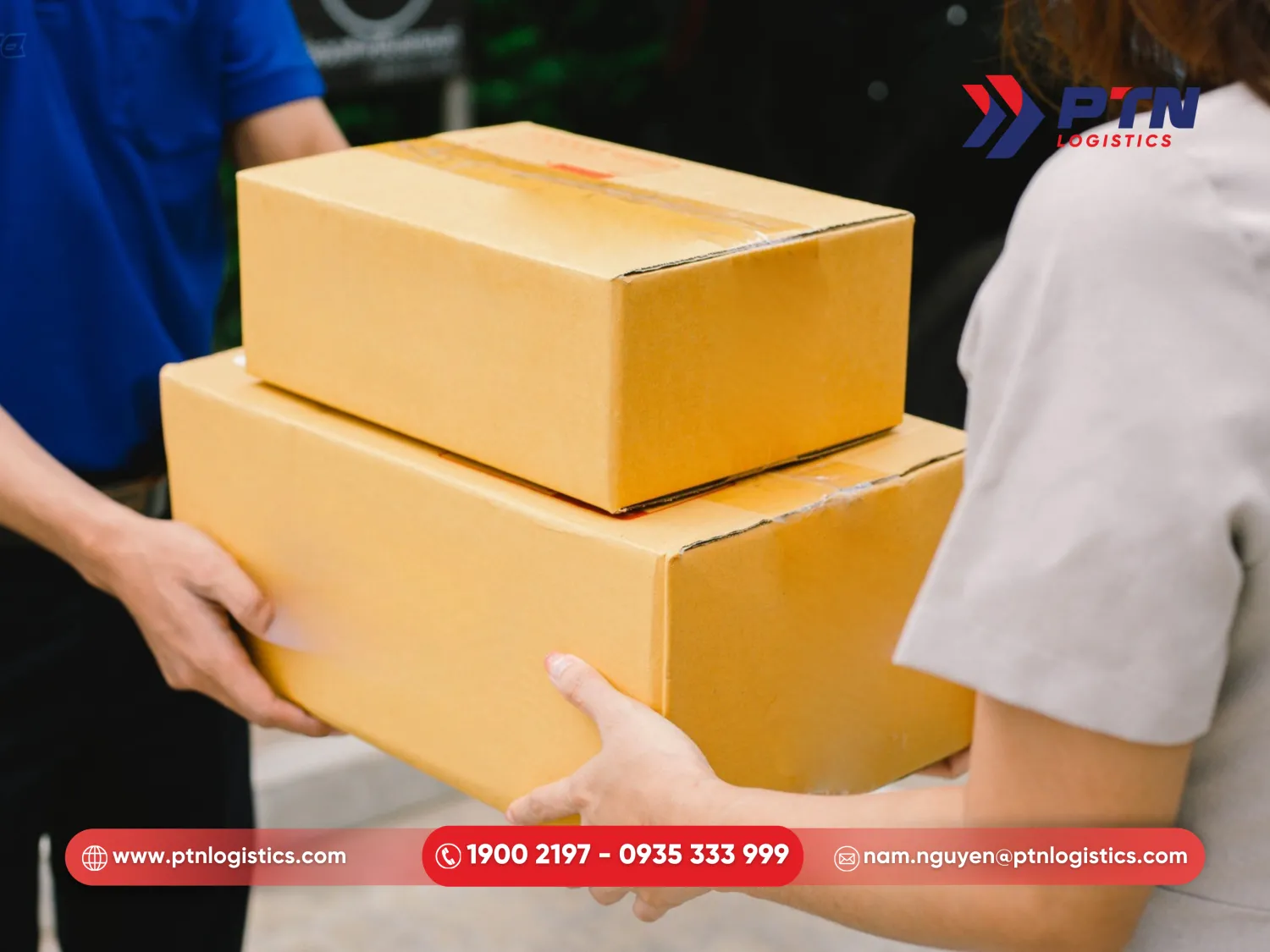 Tiến hành giao hàng tận nơi cho người nhận
