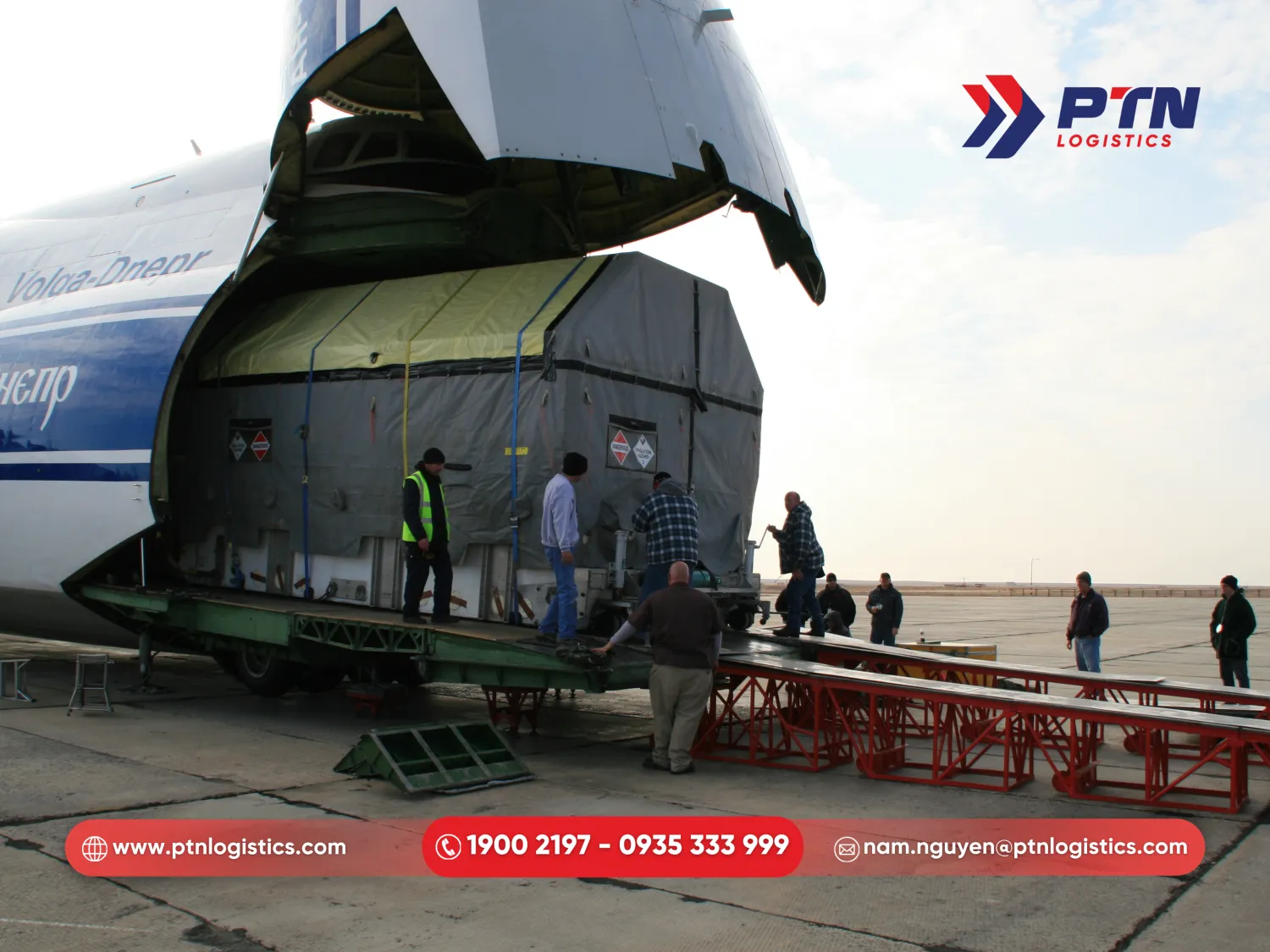 vận tải hàng siêu trường siêu trọng bằng đường hàng không