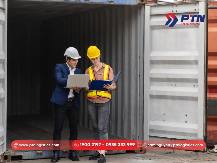 Hỗ trợ thủ tục hải quan và nâng hạ hàng