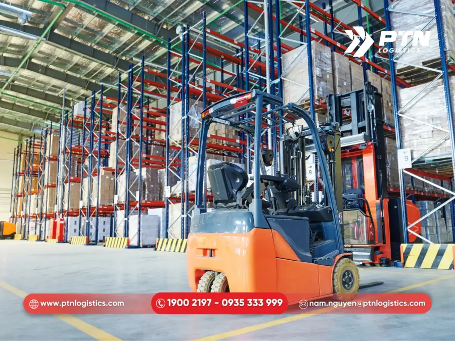 Năng lực phương tiện vận tải và kho bãi